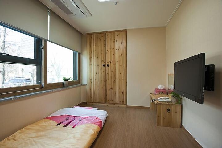 Room 16 of 35
