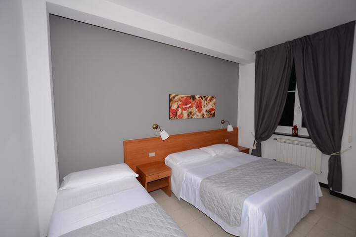 Room 10 of 32