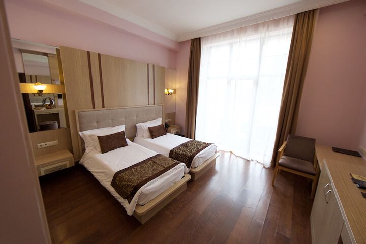 Room 27 of 160