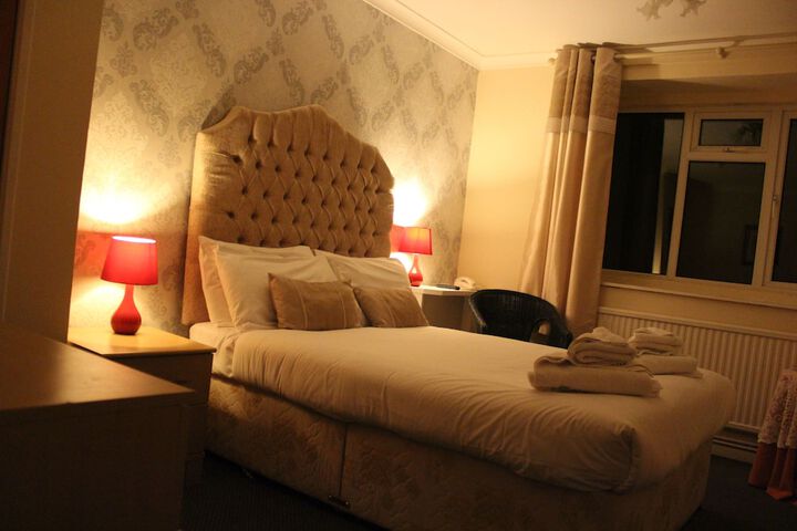 Room 6 of 7