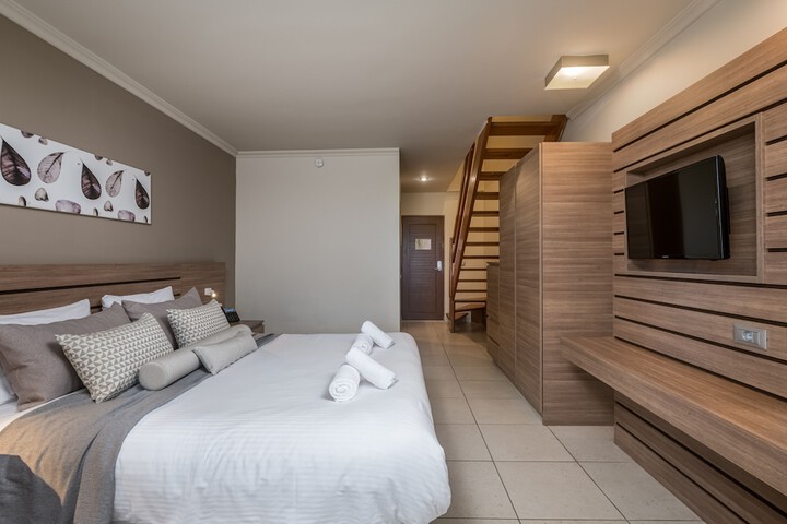 Room 62 of 236