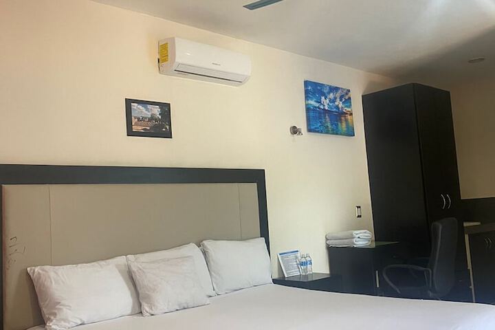 Room 9 of 20