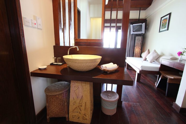 Room 7 of 25