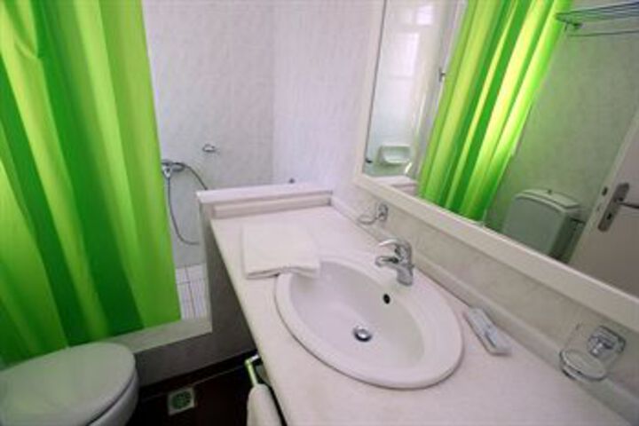 Room 2 of 26