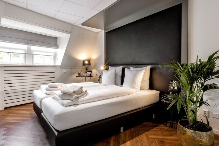 Room 12 of 51