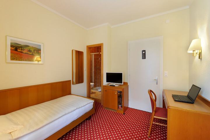 Room 14 of 65