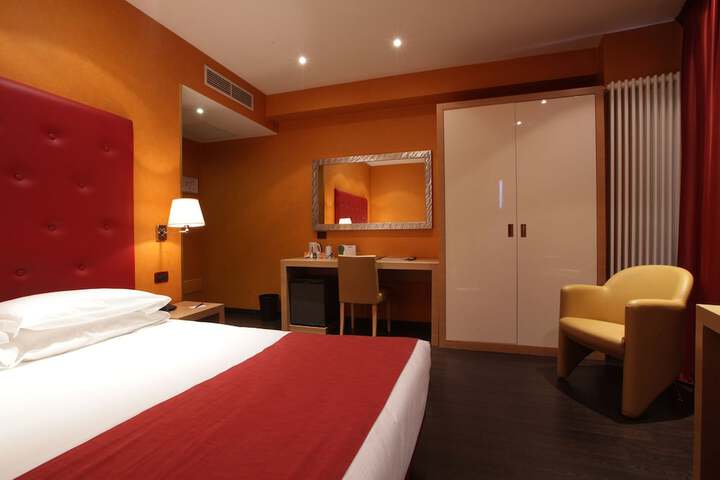 Room 15 of 68