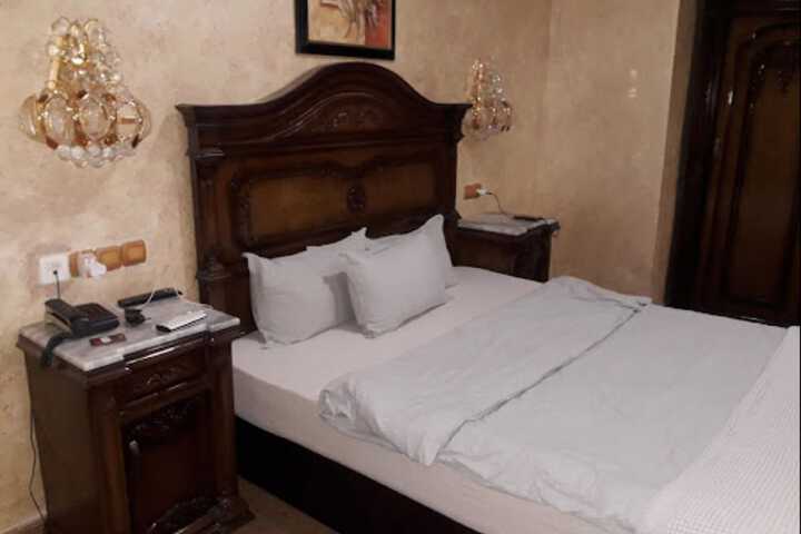Room 7 of 30