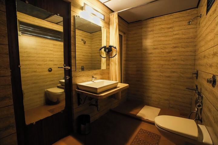 Room 53 of 78