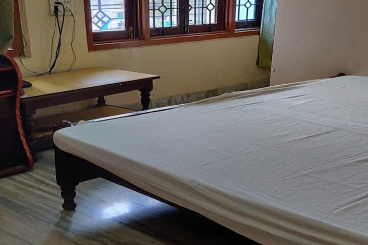 Room 6 of 30
