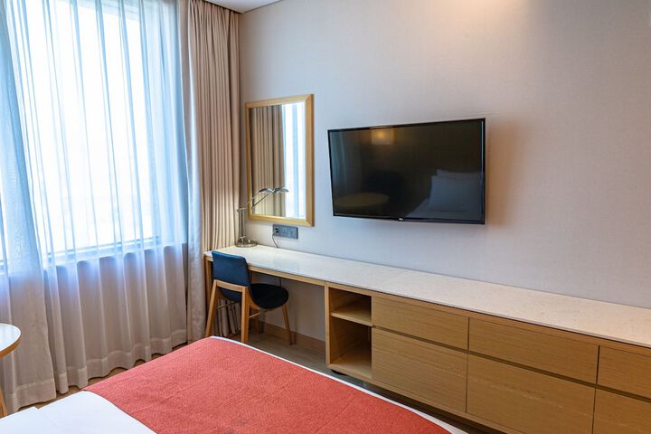 Room 6 of 72