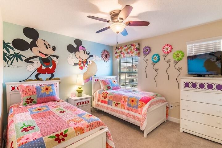 Room 10 of 29