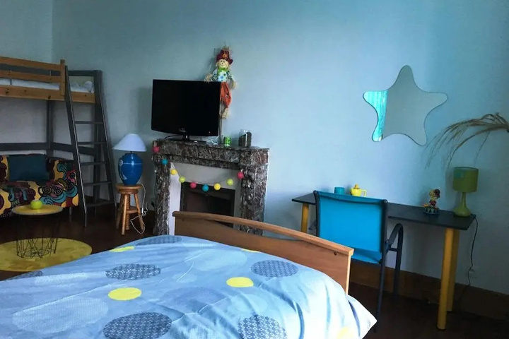 Room 2 of 16