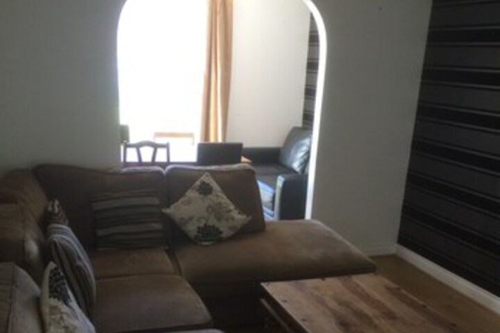 Lounge 12 of 32