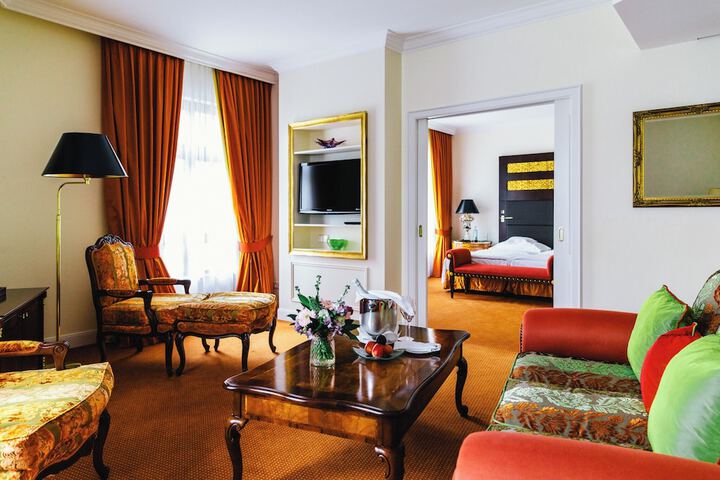 Room 27 of 66
