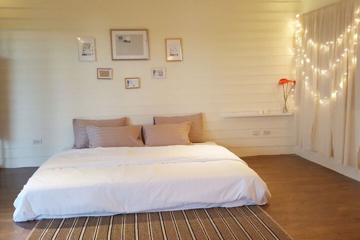 Room 5 of 12
