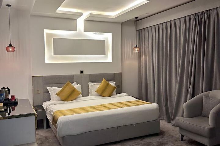 Room 18 of 43