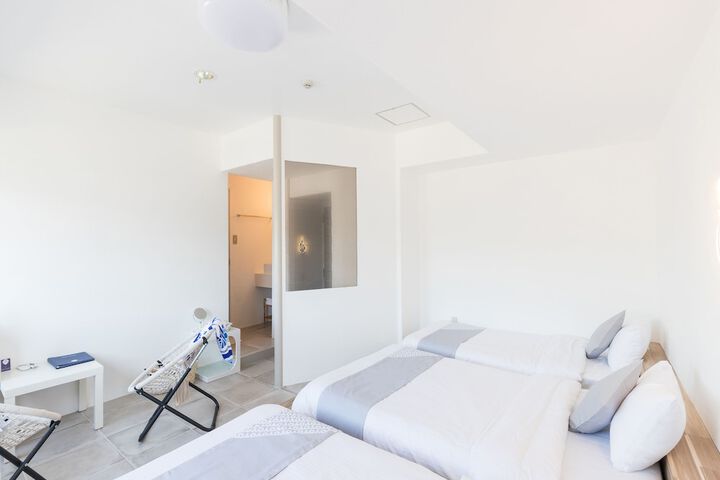 Room 11 of 48