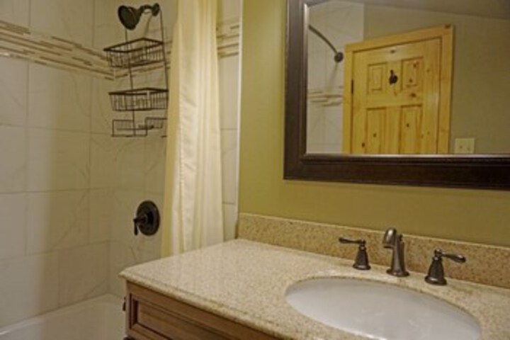 Room 4 of 33