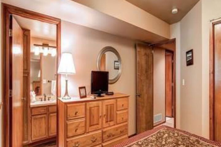 Room 5 of 19