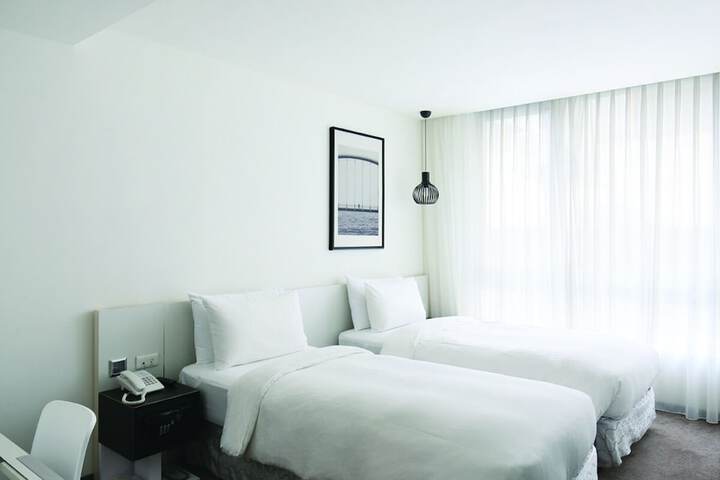 Room 27 of 45