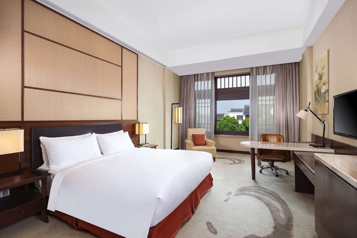 Room 10 of 85