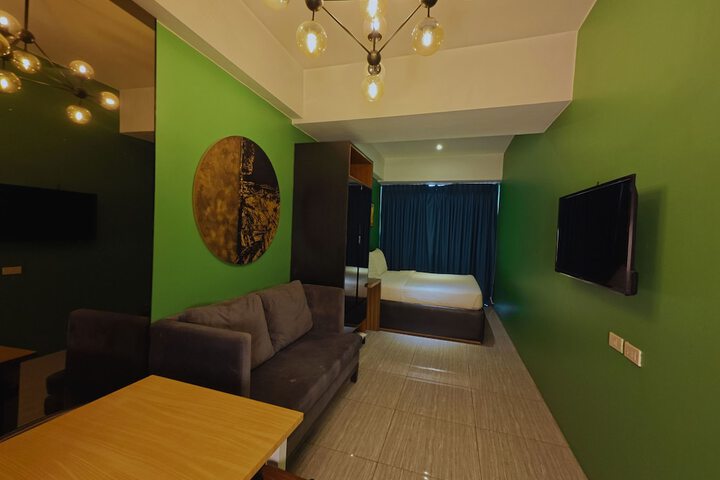 Room 11 of 28