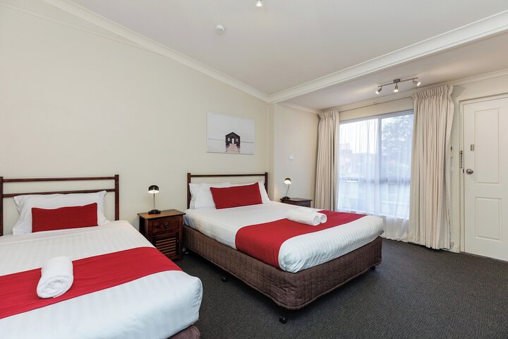 Room 33 of 49