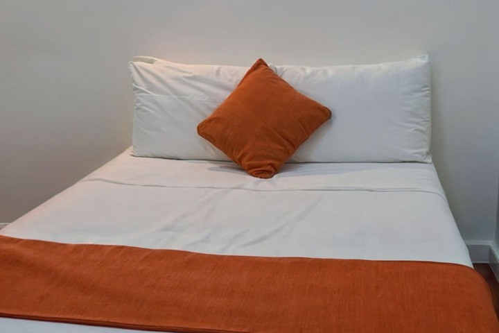 Room 4 of 16