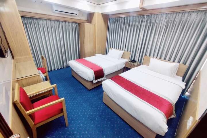 Room 12 of 40