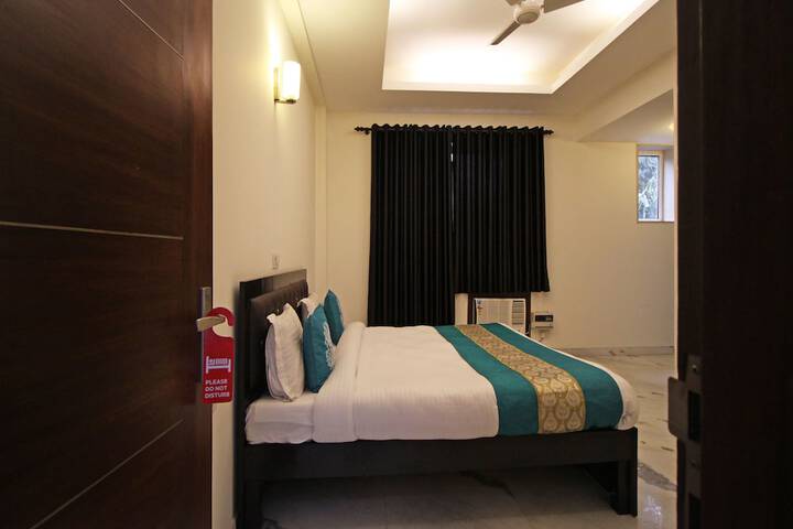 Room 13 of 23