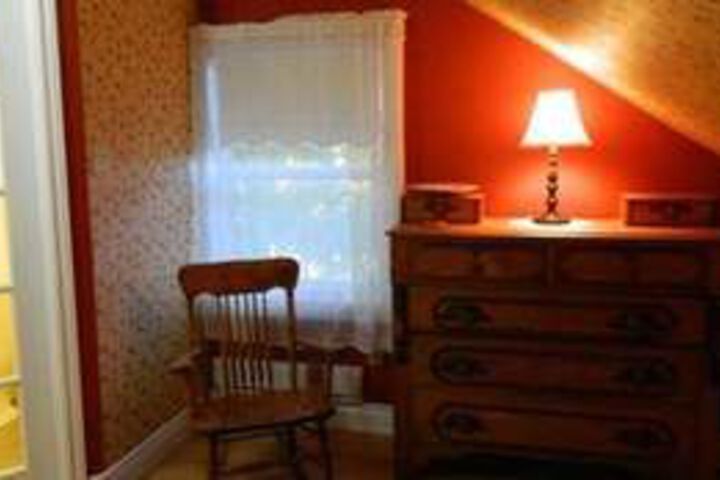 Room 10 of 14
