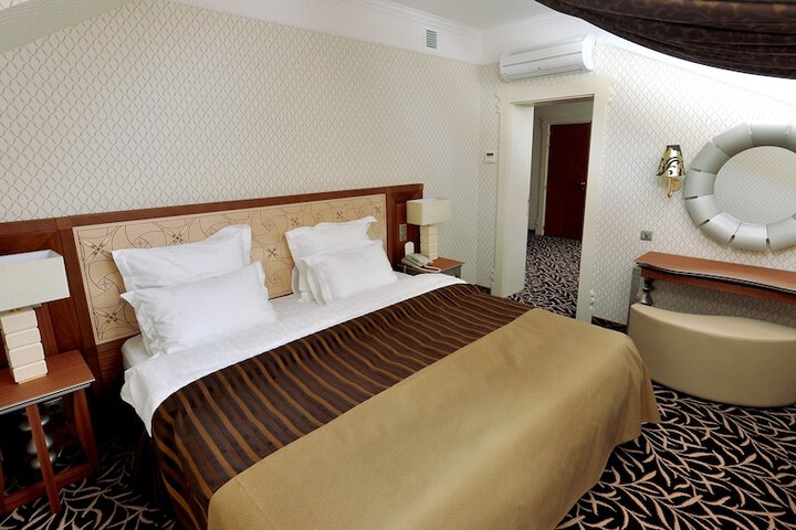 Room 13 of 47