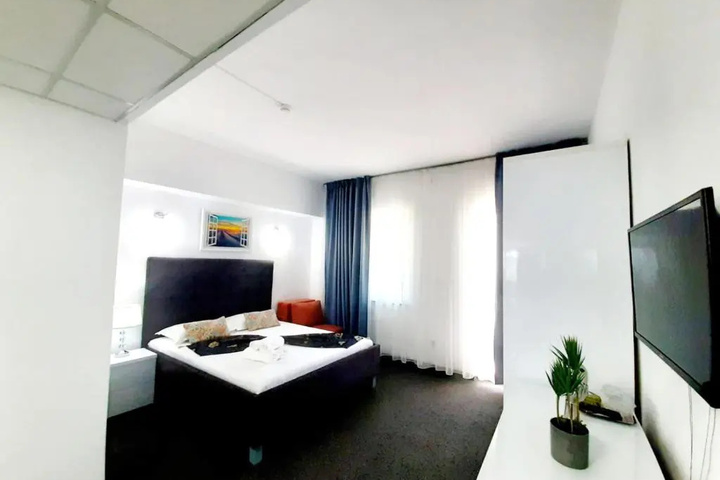 Room 2 of 19
