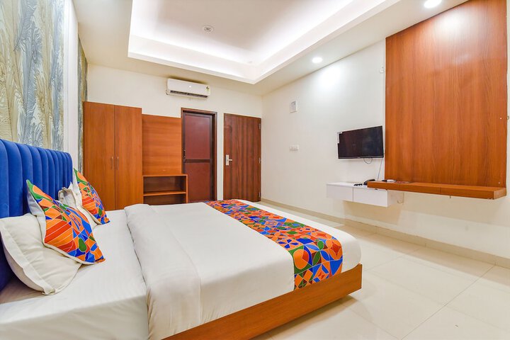 Room 25 of 33