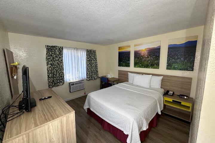 1 King Bed (6 of 6)