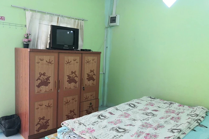 Room 2 of 18