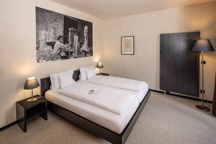 Room 26 of 77