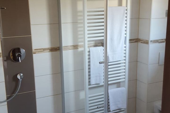 Room 10 of 27