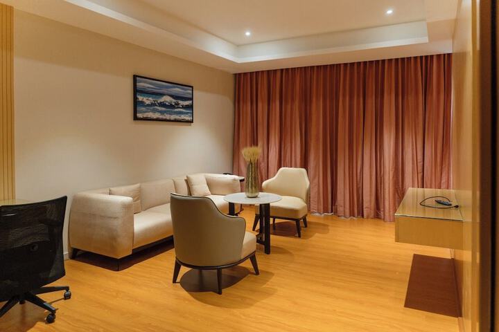 Room 4 of 41