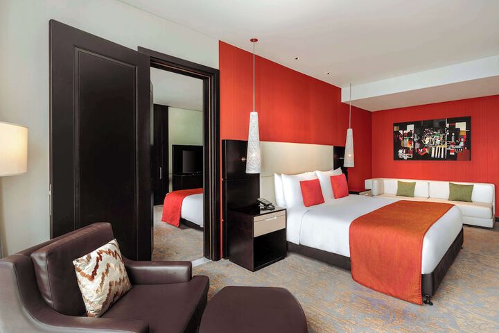 Room 27 of 100