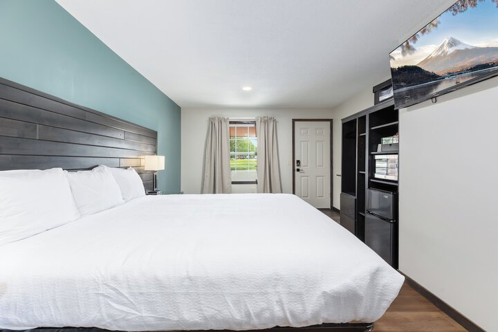 Standard Studio 1 King Bed (9 of 10)