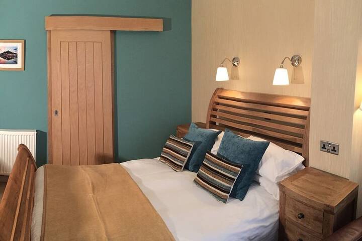 Room 2 of 65