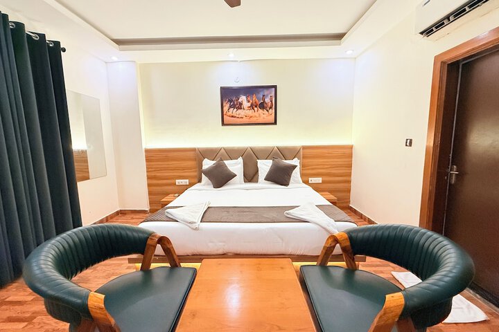 Room 17 of 40