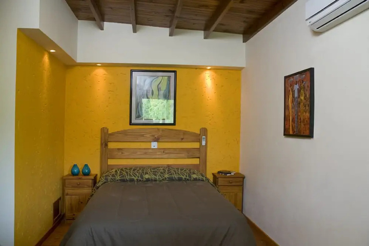 Room 4 of 10