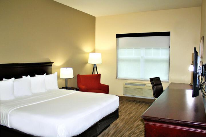 1 King Bed (4 of 16)