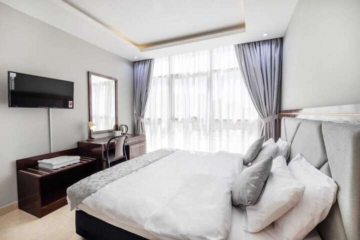 Room 14 of 18