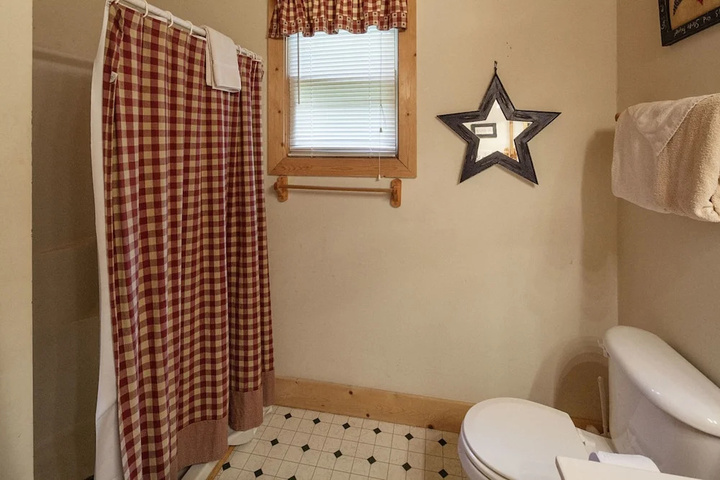 Room 8 of 18