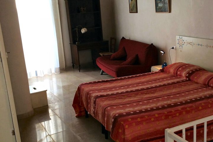 Room 22 of 107