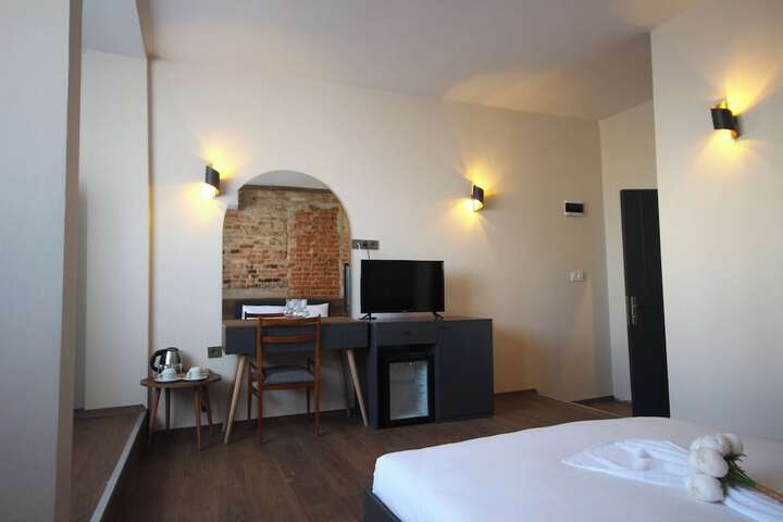 Room 103 of 204